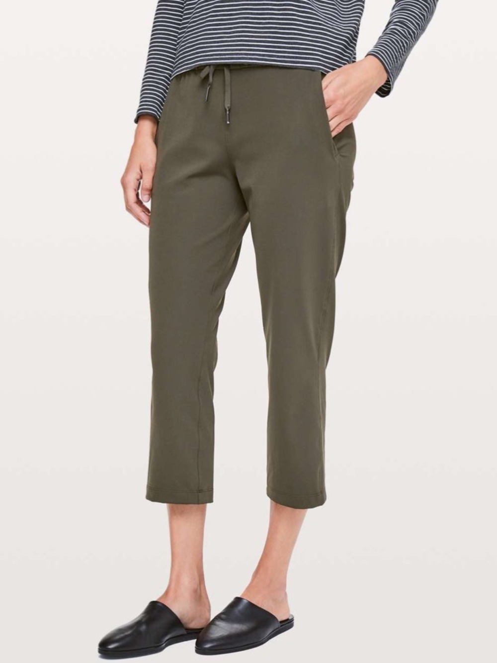 Lululemon On The Fly Crop *23" in Dark Olive size 8